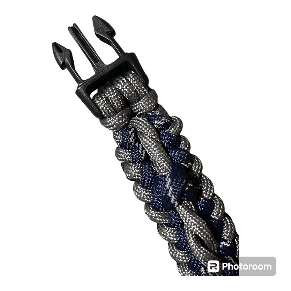 Paracord Bracelet in Navy/Silver-Gray (Women/Men) - Picture 3 of 5